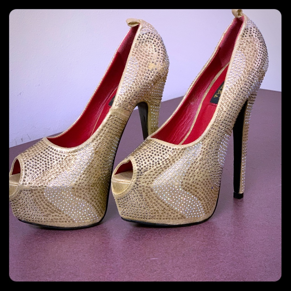 Mochi size 6 heels